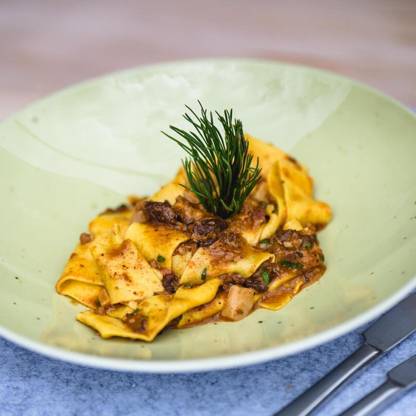 Bandnudeln mit Wildragout