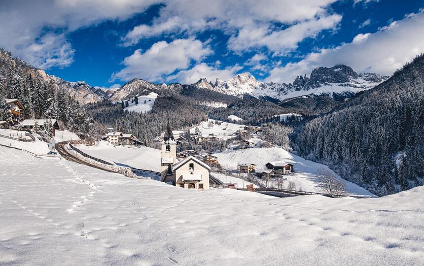 Tiers am Rosengarten bedeckt mit Schnee