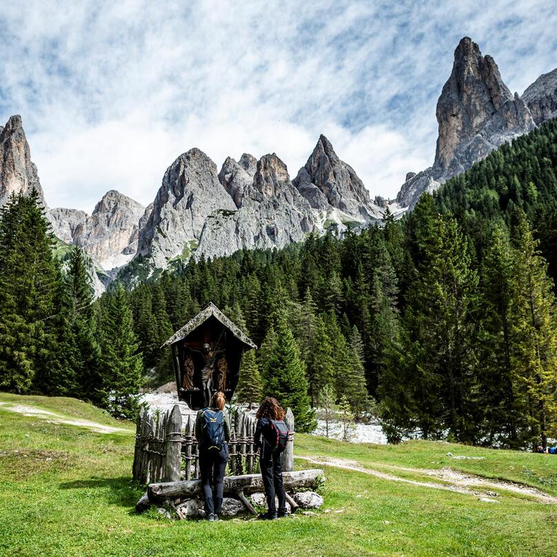Zwei Personen wandern