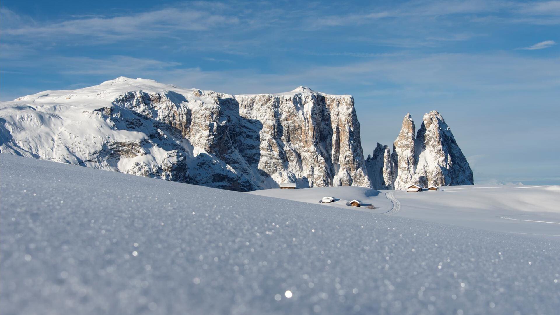Schlern bedeckt mit Schnee