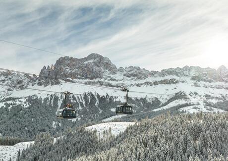 Cabrio Seilbahn in Tiers am Rosengarten im Winter