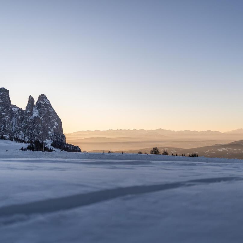 Der Schlern, bedeckt mit Schnee
