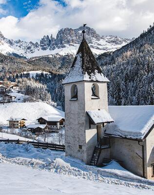 Tiers am Rosengarten mit Schnee bedeckt