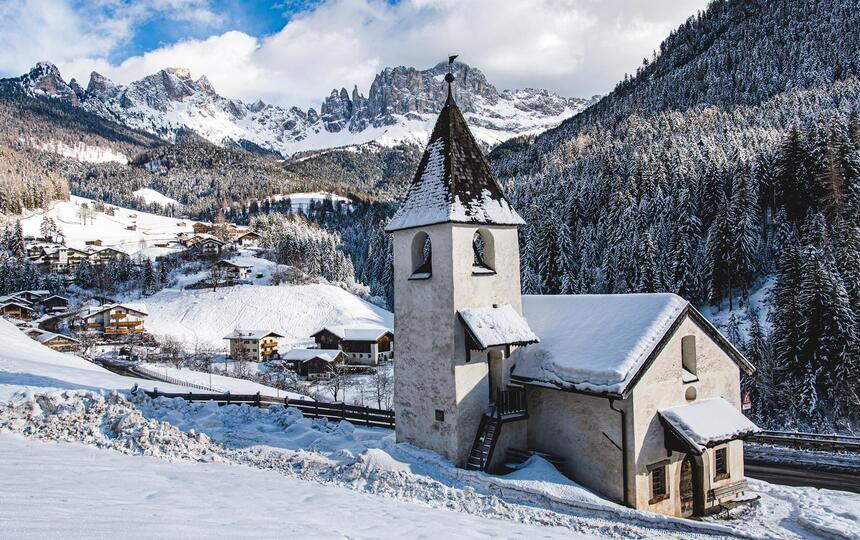 Tiers am Rosengarten mit Schnee bedeckt