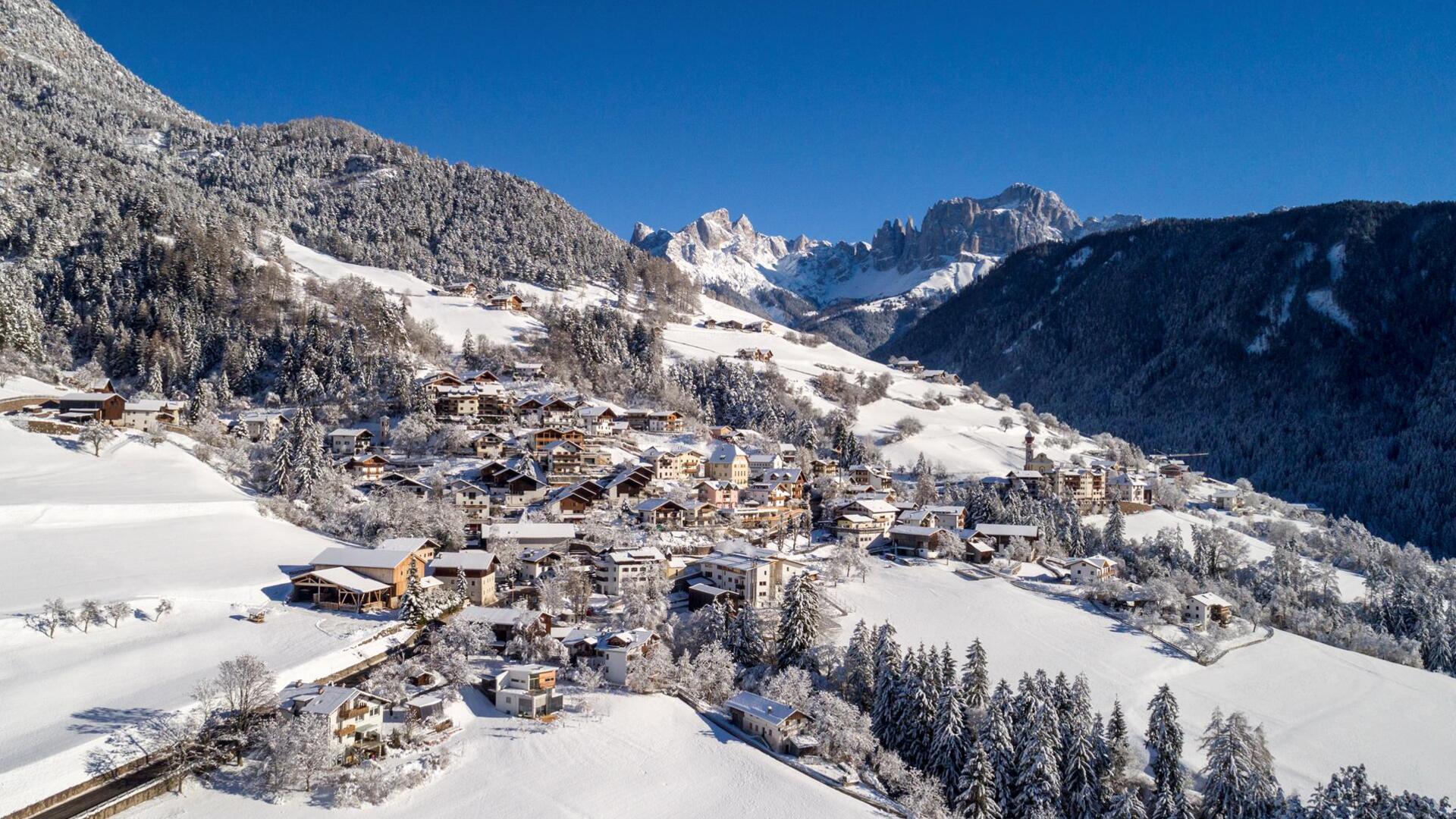 Tiers am Rosengarten mit Schnee bedeckt