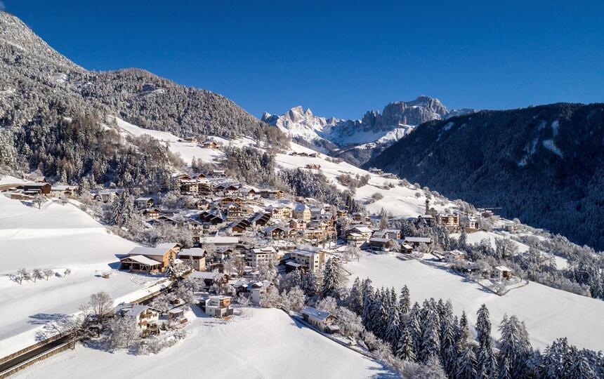 Tiers am Rosengarten mit Schnee bedeckt
