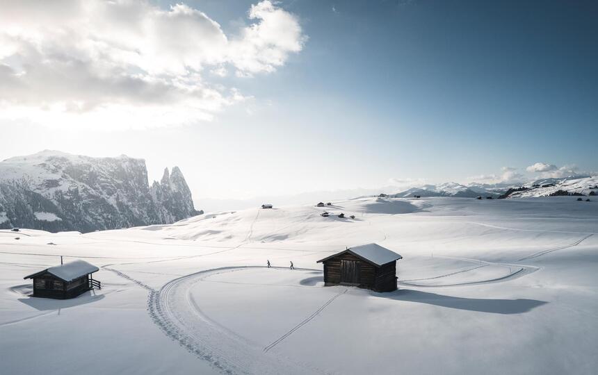 Zwei Personen beim Langlaufen auf der Seiser Alm