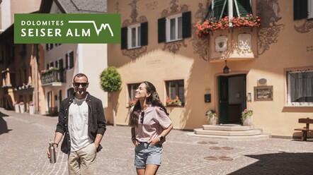 Ein lebendiges Dorf in den Dolomiten